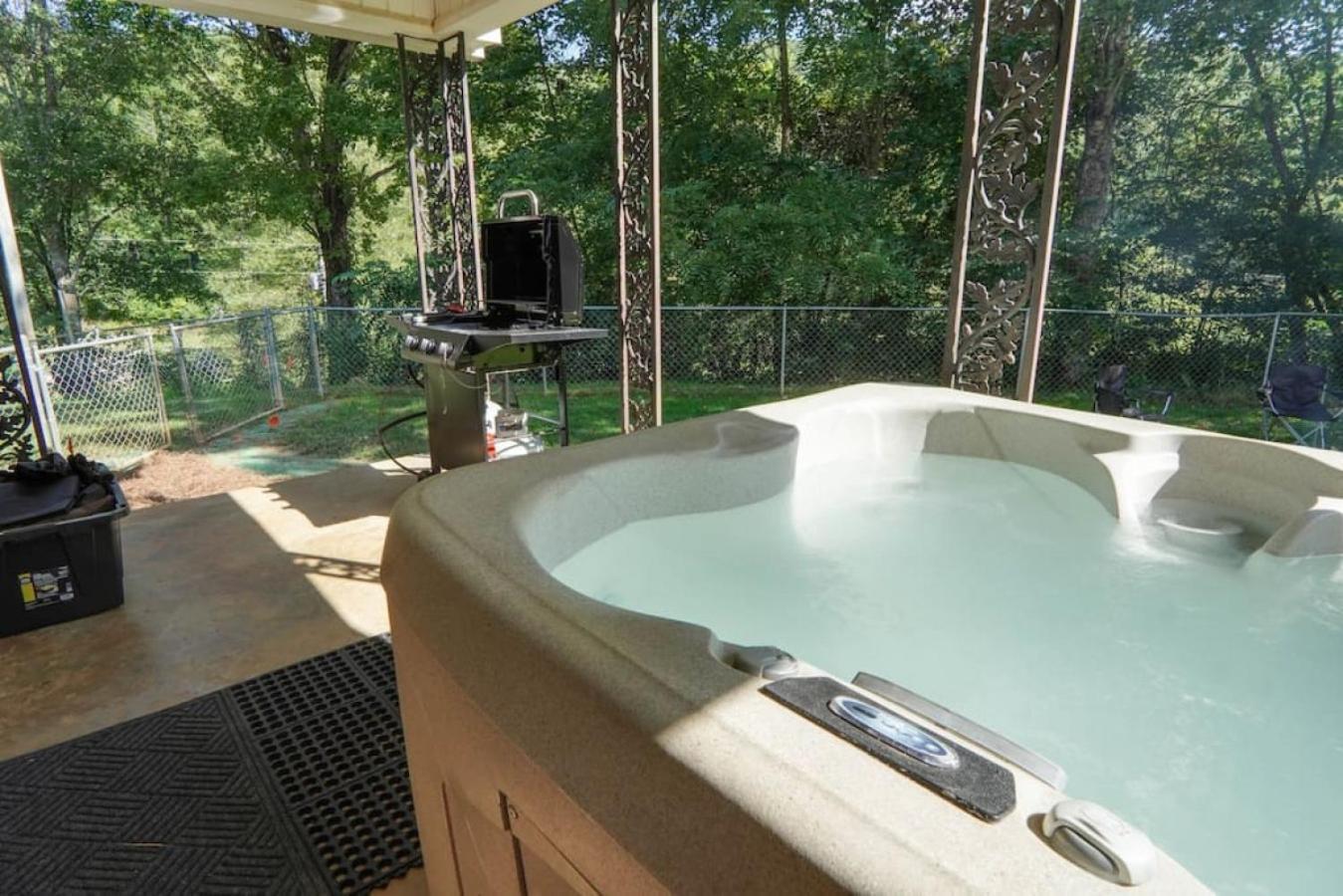 Trail-Ready Retreat Near Waterfalls W/ Hot Tub Villa Brevard Eksteriør billede